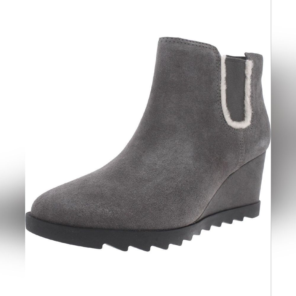 NWOT Koolaburra by UGG wedge booties. Sz 9
